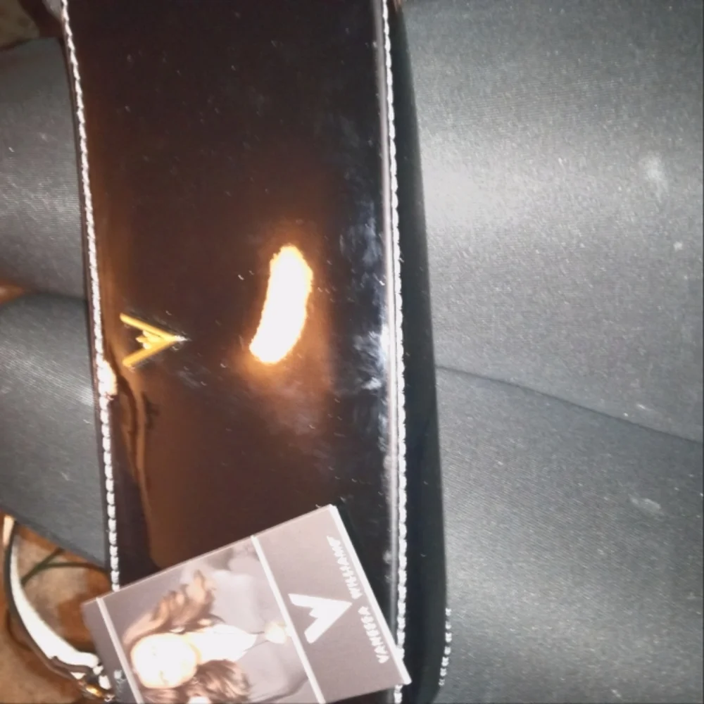 Purses - Picture 3 of 6